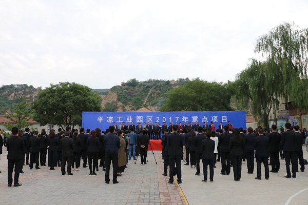市委副書記、市長(zhǎng)王奮彥帶隊(duì)觀摩督查公司項(xiàng)目建設(shè)工作(圖3)